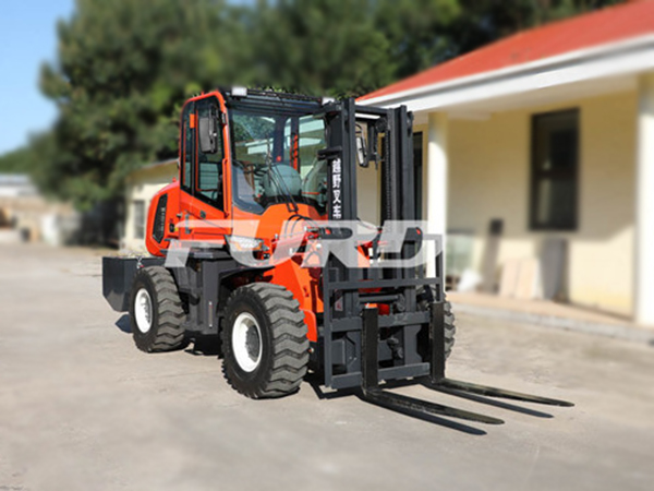 T35A越野叉車(chē)紅色